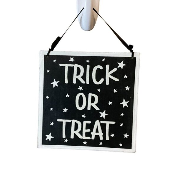 Halloween Decor Bundle: Framed Pumpkin Print Trick Or Treat Sign Broom Parking W - Picture 4 of 7